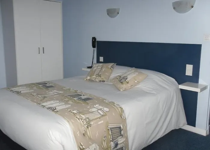 The Originals Access, Corinna, 鲁瓦扬